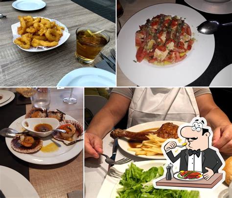 Kirmen Uribe en el restaurante Sutargi de Ondarroa con África Baeta degustando merluza a la ondarresa