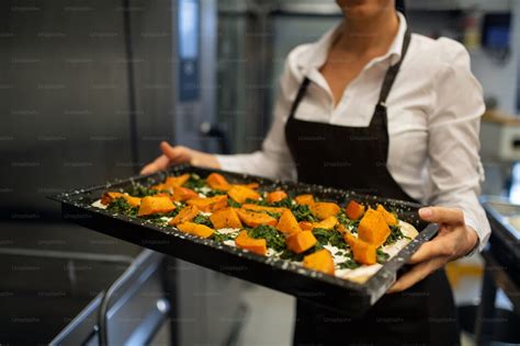 Calabaza horneándose en una bandeja