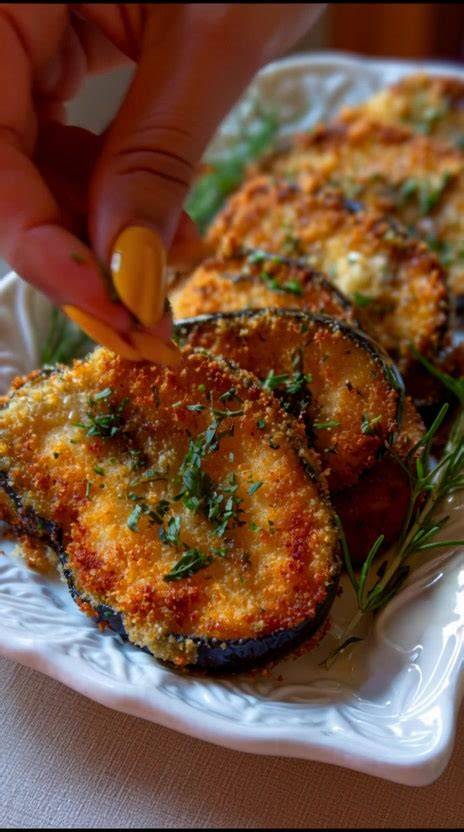 Rodajas de berenjena empanadas con panko