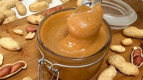 Smoothie de crema de cacahuete y chocolate con ingredientes saludables