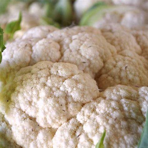 Coliflor entera antes de ser cortada