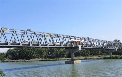 Puente de celosía histórico
