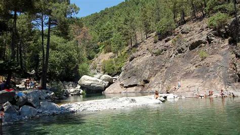 Paisaje natural del Charco Verde en la Sierra de Gredos