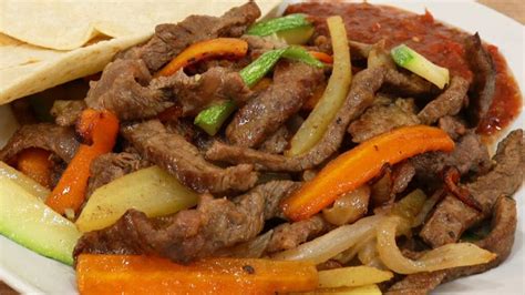 Plato de palomilla de res asada con vegetales
