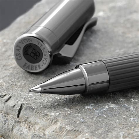 Graf von Faber-Castell Tamitio Rollerball Pen Black en detalle