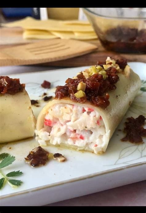Lasaña de centollo y merluza lista para servir