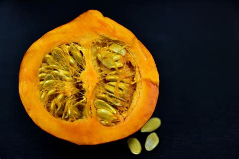 Calabaza Hokkaido entera y cortada