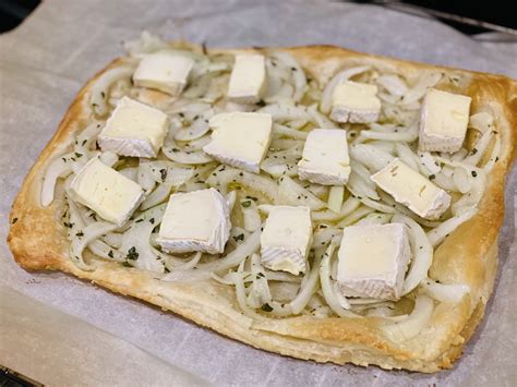 Hojaldre salado con cebolla y queso