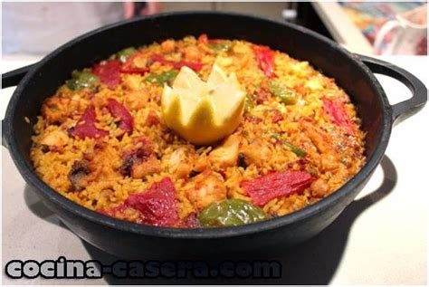Arroz caldoso en cazuela de hierro fundido