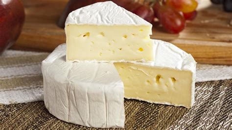 Queso Brie fresco y en mal estado