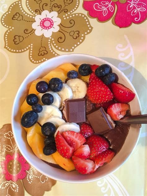 Burrito dulce con frutas y chocolate
