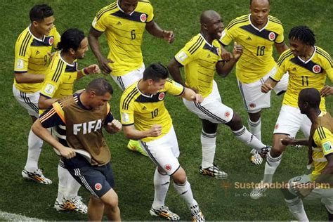 Futbolistas colombianos celebrando un gol con pasos de salsa choke
