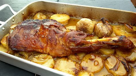 Cordero asado con patatas Hasselback