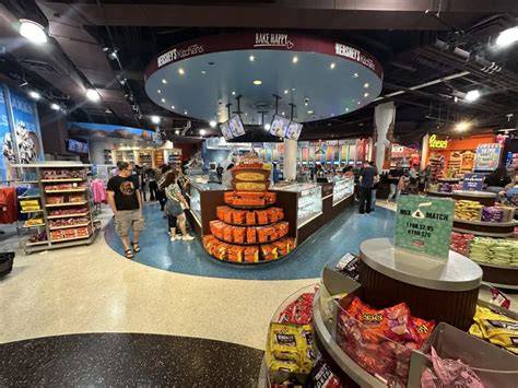 Interior de Hershey's Chocolate World en Las Vegas con variedad de chocolates