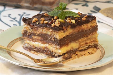 Tarta de la abuela con capas de galleta y crema