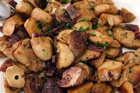Boletus salteados con ajo y jamón