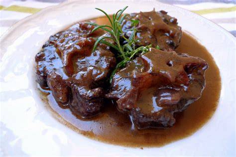 Plato de rabo de toro en salsa