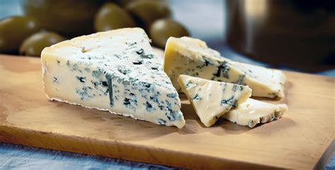 Vinagreta de queso azul sobre ensalada