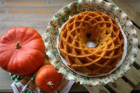 Bundt cake de calabaza recién horneado
