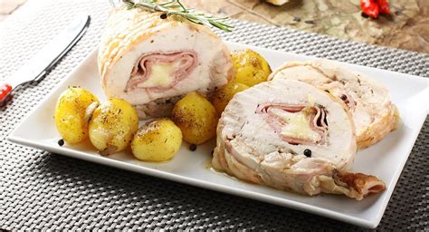 Pollo en rollo relleno de jamón y queso