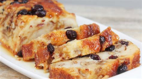 Pudín de pan horneado y desmoldado