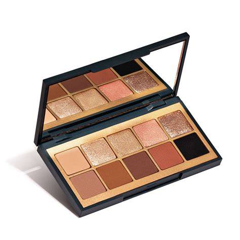 Sombras de ojos compactas en una paleta