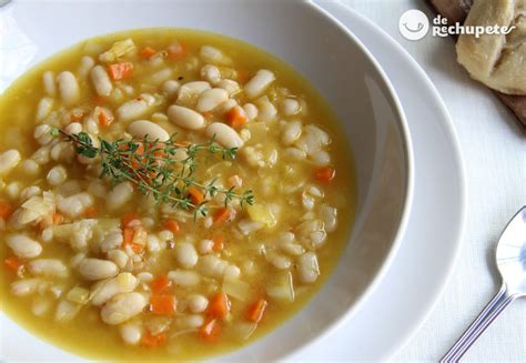 Ingredientes frescos para sopa de alubias