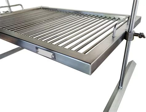 Parrilla de acero inoxidable con diversos alimentos