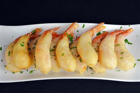 Langostinos en tempura con salsa mayonesa picante