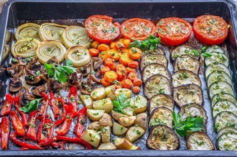 Verduras asándose en el horno para escalivada