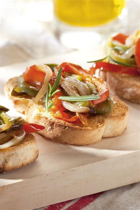 Tostadas con escalivada y queso