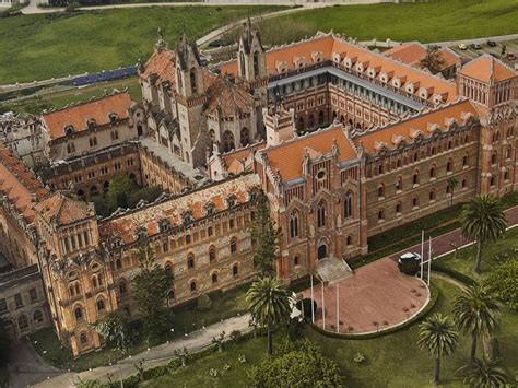 Edificio de la Universidad Pontificia Comillas