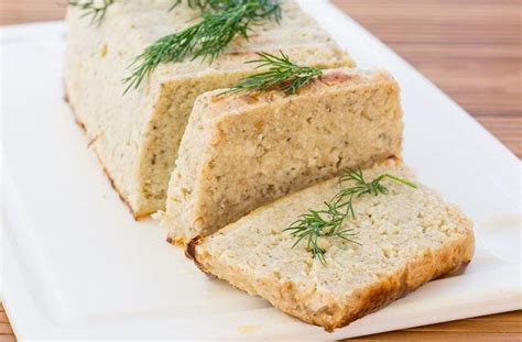 Ingredientes frescos para el budín de merluza