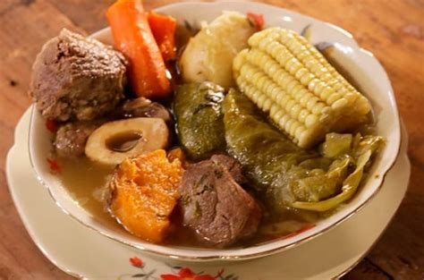 Plato de puchero servido con arroz