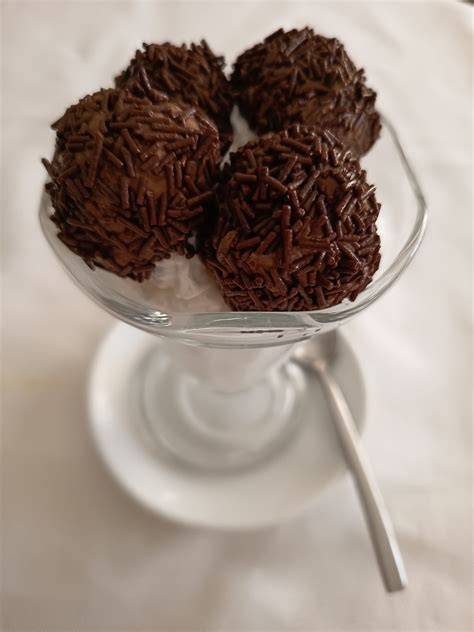 Trufas de chocolate sin nata con aguacate