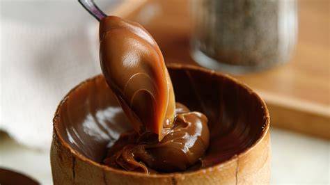 Recipiente con dulce de leche artesanal