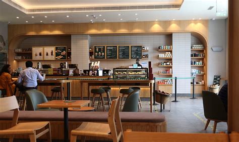 Interior de Bucci Cuenca con clientes disfrutando