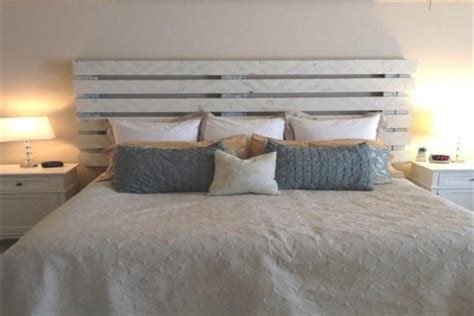 Cabecero de cama hecho con palets