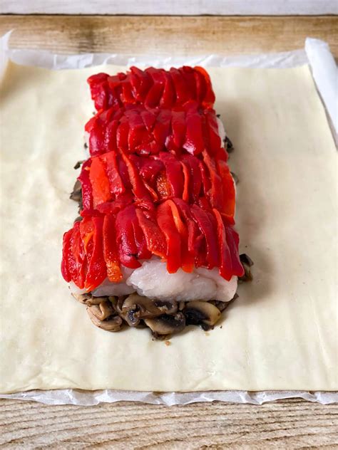 Ingredientes para hojaldre de merluza y pimientos