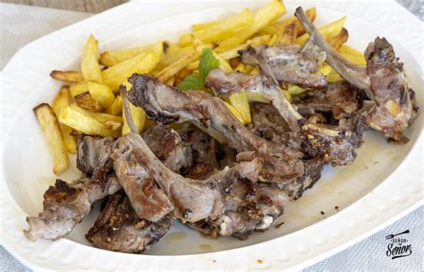 Chuletas de cordero con achicoria y caldo de cardamomo