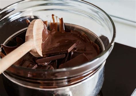 Proceso de atemperado del chocolate al baño maría