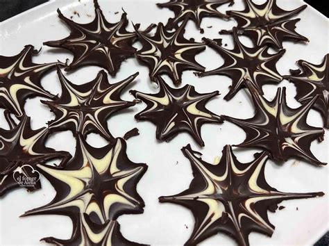 Estrellas de chocolate decorativas con palillo