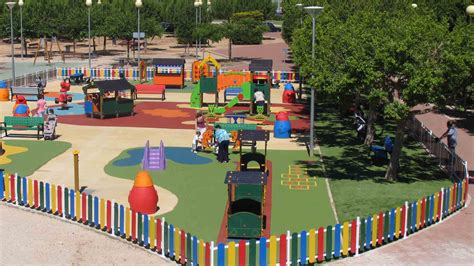 Área de juego infantil en Zanahorio Parque de Ocio