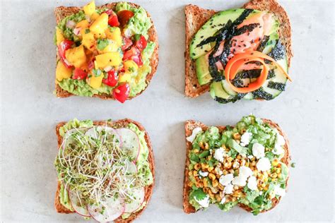 Variedad de crackers y panes tostados