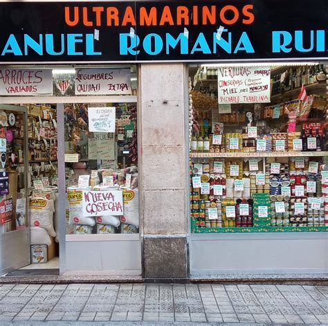 Fachada de Ultramarinos Romaña en Bilbao