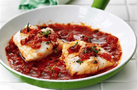 Bacalao en salsa de tomate con perejil
