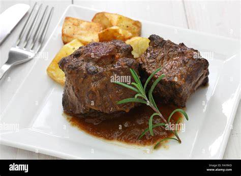 Rabo de toro con patatas