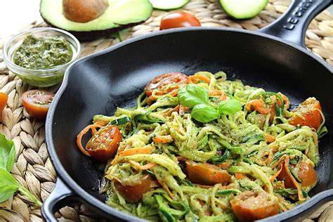 Espaguetis de calabacín y zanahoria con dados de potón