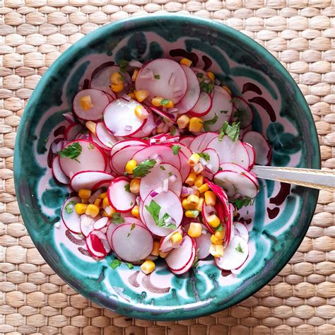 Rabanitos frescos y salsa de rabanitos