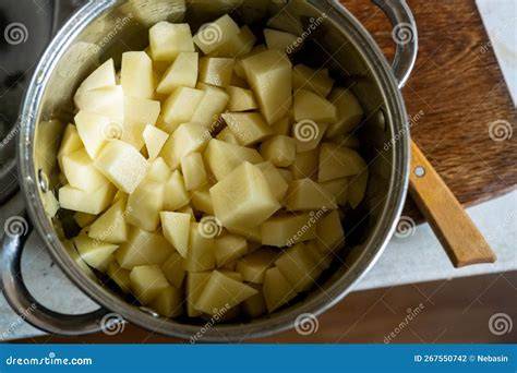 Patatas crudas y cocidas